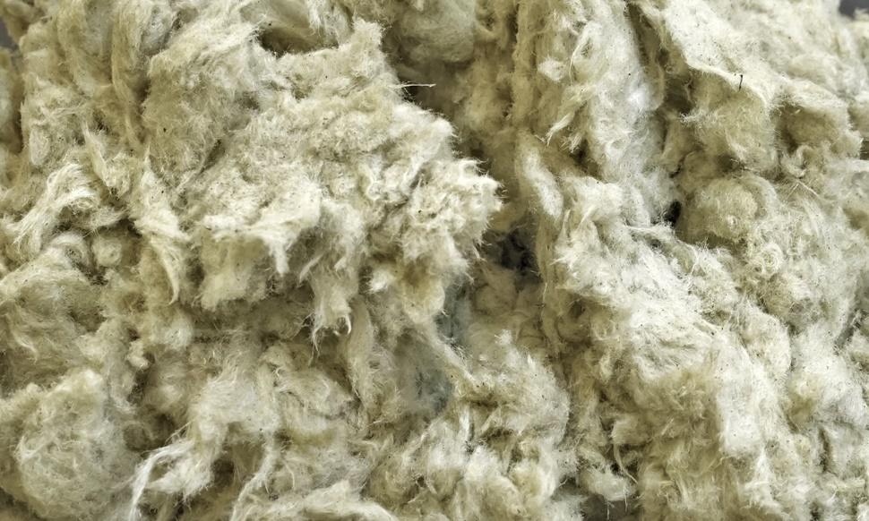 FIGUR 9. Løsfyldsisolering af mineraluld.